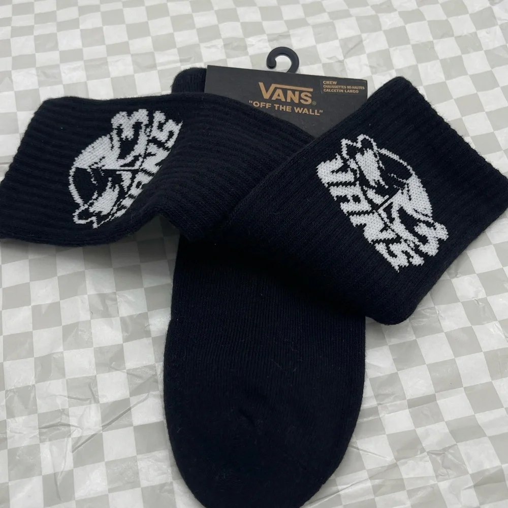 Vans Major Type Crew Socks (1 pair)
with jacquard art of a sinister skull - Picture 6 of 16